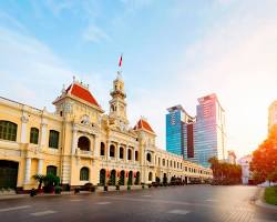 Ho Chi Minh City dry season clear blue sky streetの画像