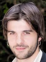 Jordi Coll estudió comedia musical y danza en la escuela “Coco Comín”. Además se formó como intérprete en el Colegio del Teatre, ... - 487_xl