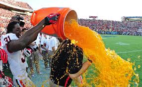 ¿De qué color será el Gatorade con el que mojarán al entrenador ganador del Super Bowl LX?