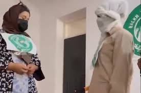 نمایش نمادین زنان معترض علیه بازداشت و خشونت اداره طالبان