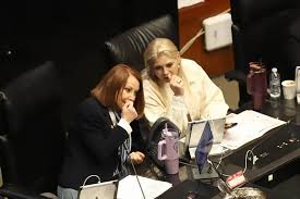 Reforma de Sheinbaum para prohibir doble nacionalidad a presidentes y gobernadores llega a la Comisión Permanente