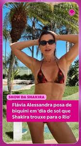 Flávia Alessandra posa de biquíni em 'dia de sol que Shakira trouxe para o Rio'