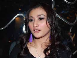 Hasil gambar untuk bugil telanjang NAJWA SHIHAB indonesia presenter tv