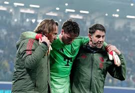 Der FC Bayern München lässt sich von der Torwartkrise nicht beirren.