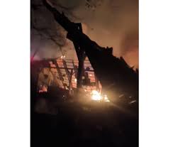 Video mostra o incêndio que destruiu restaurante Celeiro Peixe e Cia, em Vila Nova