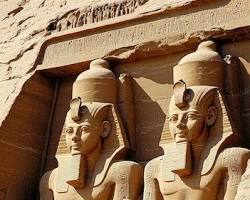 Image of colossal statues of Ramses II at Abu Simbel, highlighting their grandeur and scale.