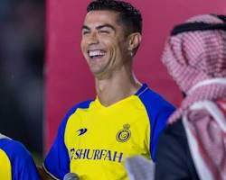 صورة كريستيانو رونالدو مع أصدقائه