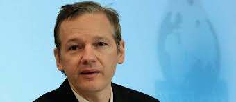 Daniel Assange, 20 ans, espère que son père sera traité de façon &quot;équitable&quot;. Le fondateur de WikiLeaks s&#39;était éloigné de sa famille pour la protéger, ... - assange-sipa-rex-214717-jpg_107664