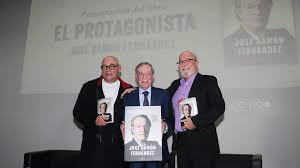 Entre bromas y ovaciones, celebraron a José Ramón Fernández en la presentación del libro “El protagonista”