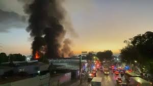 Incendio consume fabrica de plásticos en Xochimilco - La Prensa | Noticias policiacas, locales, nacionales