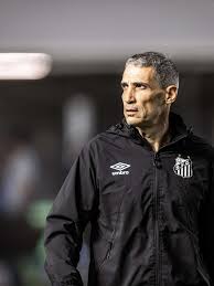 Aproveitamento de Vojvoda na Vila Belmiro supera 60%