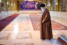 جمهوری اسلامی ۲۰۲۵؛ قصر سلیمان و جسدی تکیه‌داده بر عصا
