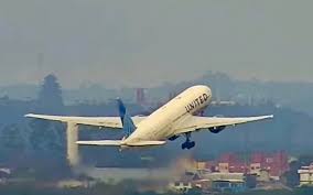 Após pouso surpresa, aeronave americana deixa territorial brasileiro