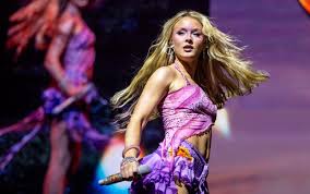 Shakira eller Robyn – här är bästa låtarna på Zara Larssons ”Girls trip”