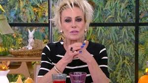 Até na Globo? Ao vivo, áudio vaza e escancara crise entre colegas no Mais Você