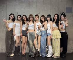 Twice wins best female K-pop artist at AMAs