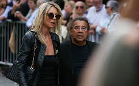 « Je cherche l’émerveillement » : Laurent Voulzy évoque sa relation avec sa compagne Isaure, de 33 ans sa cadette