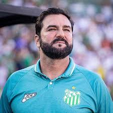 Uberlândia lota estádio e é campeão da maior Série D da história com Danilo