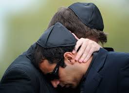 Daniel Zuckerman e Andre Machado no funeral de Amy / Carl Court/AFP Daniel Zuckerman e Andre Machado no funeral de Amy Carl Court/AFP - f_58076