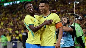 Vinicius da comienzo a la samba de Brasil en Maracaná