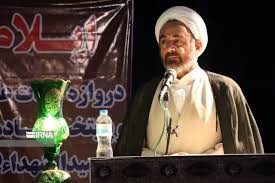امام جمعه ایلام: خدمت به زائران اربعین با معرفت حسینی و مشارکت مردمی همراه باشد