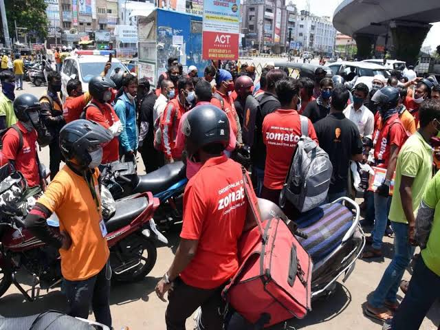 Quick commerce expands to 477 Indian cities as players target smaller, untapped markets, says CLSA; Blinkit leads with 969 dark stores