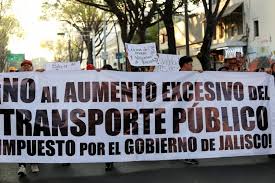 Crece malestar en Jalisco por 'tarifazo' a transporte; gobernador promueve tarjetas de empresa investigada por corrupción