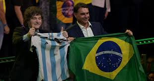 Em busca de inimigo externo, Milei aposta em briga com Lula e expulsão de estrangeiros da Argentina
