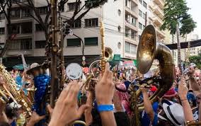 Charanga do França e mais 52 blocos animam foliões em São Paulo