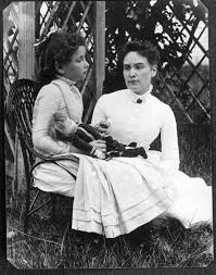 Hellen Keller e Anne Sullivan