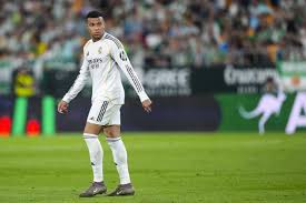 Pas de blessure grave aux ischio-jambiers pour Kylian Mbappé, sorti contre le Betis Séville