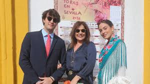 El debut de Alma, la hija de Nuria González, deslumbra en la Feria de Abril