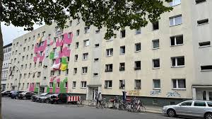 Berlin: Geisterhaus mit 82 neuen Mietern & Schuldenstreit um Sondervermögen - Imagen principal del artículo