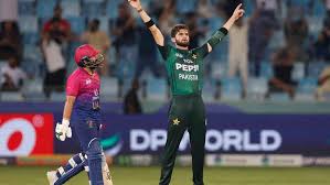 Allround Shaheen sends Pakistan to Super Four
