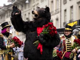 Le cortège de carnaval attire des milliers de personnes à Berne