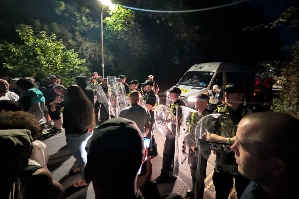 UK government condemns 'intimidating and thuggish' anti-migrant protests at ports as 'army of patriots' swarms Portsmouth
