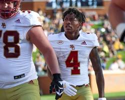 Image of Zay Flowers playing football