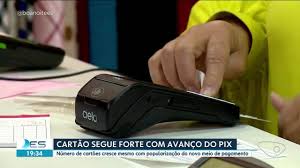 Número de cartões cresce mesmo com avanço do Pix no Brasil