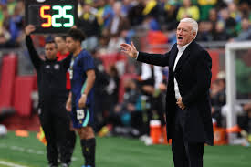 Técnico da França, Deschamps critica parada para hidratação: 'Três minutos podem quebrar o ritmo'