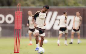Flamengo encaminha renovação do contrato de Bruno Henrique