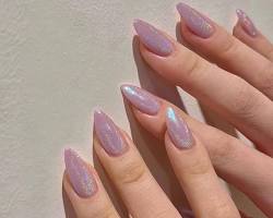 Image de Shimmery Pink Almond Nails