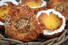 Bilderesultat for kaffe og wienerbrød