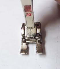 Résultat de recherche d'images pour "Open Toe Embroidery Foot"