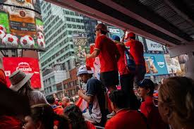 La hinchada panameña desafía a la lluvia en busca del primer punto mundialista