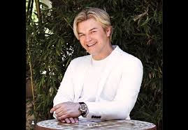 West Hollywood Hairstylist Kim Vo Dies at 55