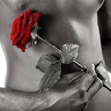 Risultati immagini per uomo nudo