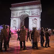 pSG celebrates potential victory in Champions League