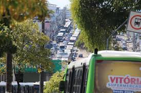 Surpresa e indignação marcam a rotina de passageiros após paralisação de ônibus em Manaus