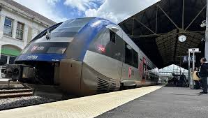 Bergerac: Jeune Sauvé In Extremis! La Police Arrête les Trains!