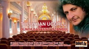 Tuluyhan Uğurlu, konserlerinde sahneyi kaval ve neyde Murat Toraman, viyolada Doğukan Çokşeker, yaylı tambur ve elektrogitarda Uğur Varol, kontrbasta Umut ... - 819372_a29d6931ab78d23a40e951a7b0253cd0